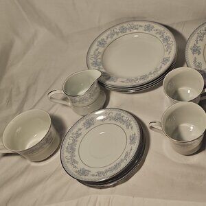 Mikasa Fine China "Dresden Rose" 21-Piece Set – Elegant Blue & Gold Design